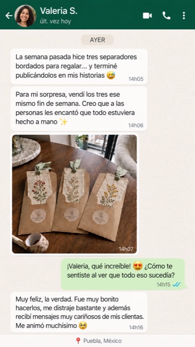Conversación de WhatsApp con Mariana mostrando su bordado enmarcado